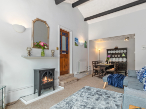 The Hollies - Short Walk to Beach, Peaceful Location, Parking