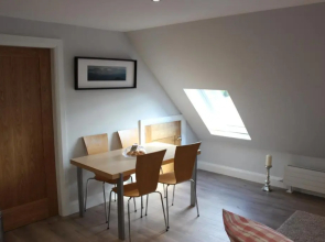 Lakeside Studio 2 Loft Apartment