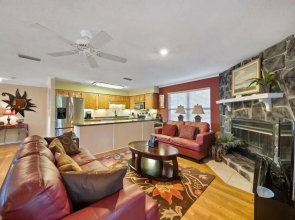 Cheyenne Retreat 3 Bedroom Home by Redawning