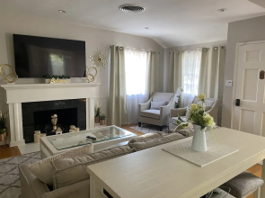 Stunning Home With Large Yard in Los Angeles