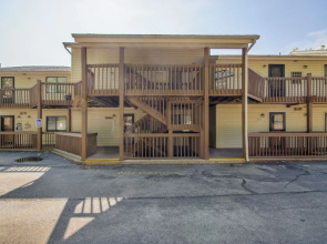 Lake Ozark Vacation Rental w/ Pool Access