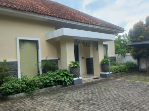 Capital O 93872 Natura Guest House Syariah Near alun alun kota purwokerto