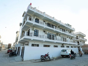 Benison Guest House By OYO Rooms