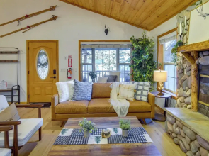 Big Bear Lake Retreat w/ Game Room: 1 Mi to Slopes