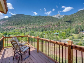 Stunning Ouray Escape w/ Panoramic Mountain Views!