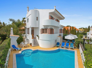 Spacious 4 Bedroom detached villa with swimming pool near the Old Village