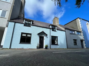 Traditional Cottage- Beams, Log Burner & Sea Views