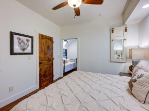Modern-rustic Glenville Cabin: Golf, Hike + Unwind