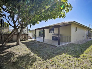Pet-friendly Oasis w/ Deck & Fire Pit in Bokeelia!
