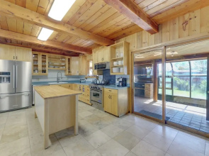 Spacious Pinedale Home w/ Mountain Range View