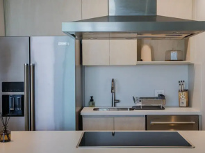 Modern apt 2 BR 5 Guests BBQ and Views