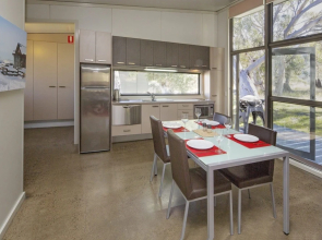 Ecocrackenback 11 'Sustainable, luxurious chalet close to the slopes.'