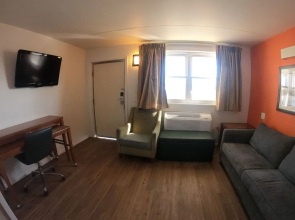 Executive Inn & Suites