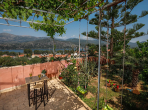 Elisso apartment with seaview garden