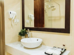 Paragon Noi Bai Hotel and Pool
