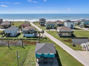 Windsical Escape 2 Bedroom Home by RedAwning