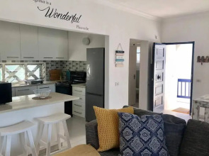 42 Thira - Beautiful Beach apartment