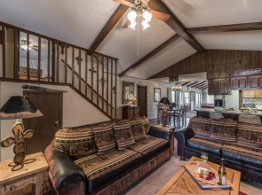 Cowboys, Indians and Outlaws, 3 Bedrooms, Game Room, Sleeps 8