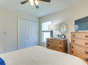 Beautiful Venice Getaway, 4 Mi to Manasota Beach!