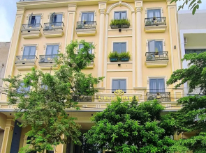 La Mia Lakeview Hotel