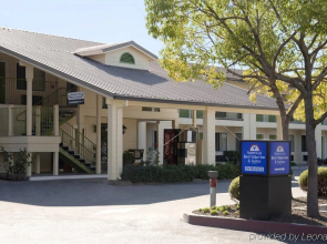 Americas Best Value Inn & Suites Wine Country