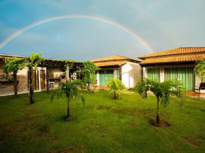 Chal Aconchegante com Vista Jardim em Vila - 06