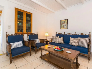 Nitsa s House - 2 bed House in Front of the sea
