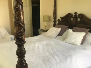 2 Bed House - Sleeps 6 - Garden, Pets, Parking