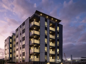 Enfield Lux- Brand New Apartment