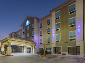 Days Inn & Suites by Wyndham San Antonio near Frost Bank Center