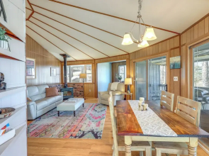 Mountaintop Mars Hill Cabin w/ Wraparound Deck!