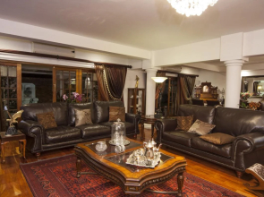 Aristo Manor