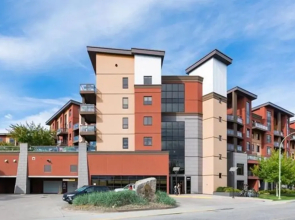 Tranquil Apartment Overlooking Creek #244