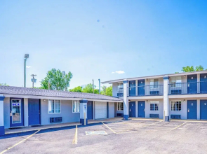 Deluxe Inn & Suites By OYO Miami OK