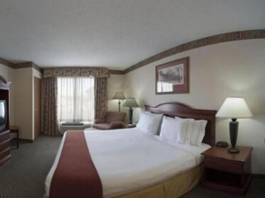Holiday Inn Express Hotel & Suites Forest