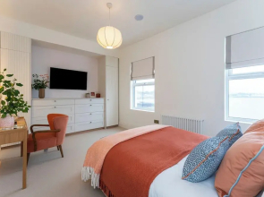 Modern 2-bed Apartment - Sleeps 6 - Seafront View