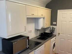 Cosy Cabin by the seaside with Hot Tub