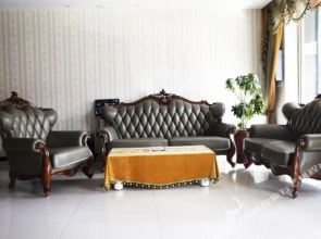 Donghang Hotel(呼伦贝尔东航宾馆)