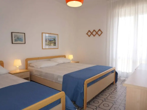 Beautiful Beachfront Apartment-pool-ac by Beahost Rentals