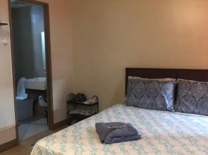 Favila Condotel unit in Palmtree Villas Newport City walking distance to Airport terminal 3 Accessable to Airport terminal 1 &2