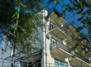 Four Seasons Riverside