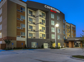 Courtyard Hammond