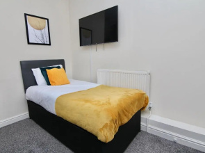 Cute Studio 4 mins Walk To Planet Ice, Sleeps 3