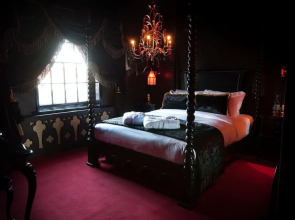 Crazy Bear Hotel-Beaconsfield