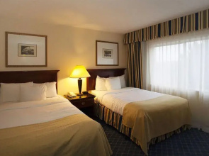 Days Inn & Suites by Wyndham Omaha NE