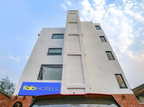 Fabhotel Leo