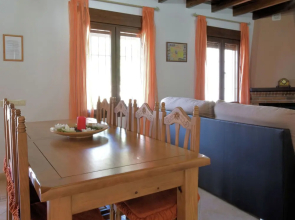 Spacious Villa in Sayalonga with Jacuzzi