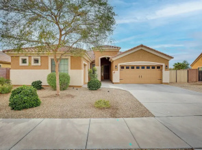 Beautiful Goodyear Home w/ Pool & Gas Grill!