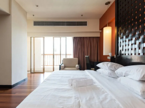 Resort Suites Hotel by FlexiStay