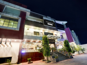 Super Townhouse Lalghati Near Airport